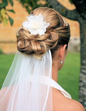 Brautdessous - Chignon