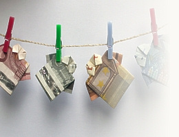 Geld mit Wäscheklammern an einer Leine aufgehängt Originelle Geldgeschenke